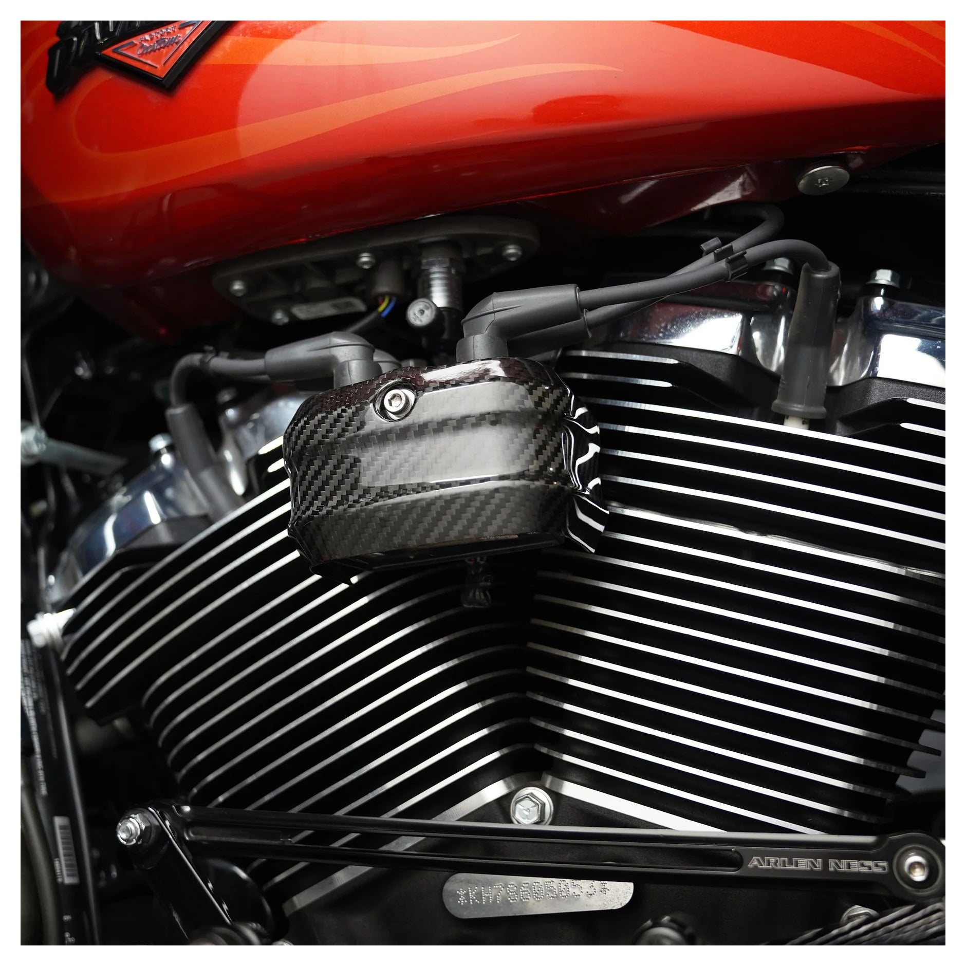Cubierta de bobina de fibra de carbono Arlen Ness para Harley Touring/Softail 2023-2025