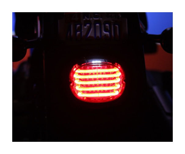 Luz trasera LED de perfil bajo ProBEAM de Custom Dynamics para Harley (1999-2026)