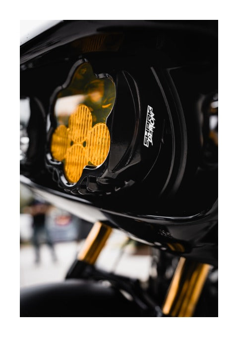 Faro delantero/antiniebla Shark Demon de Custom Dynamics para Harley Road Glide 2015-2025