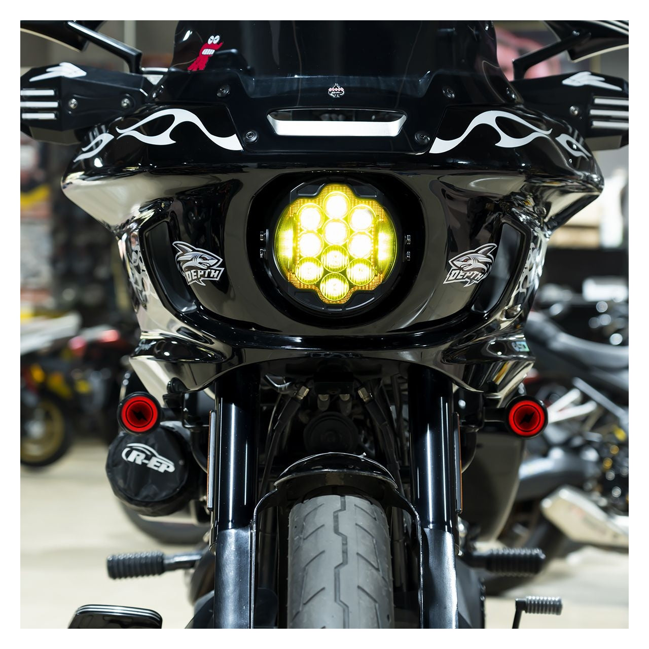 Faro delantero LED Goldtooth de 7" de alto rendimiento HogWorkz para Harley Low Rider ST 2022-2026