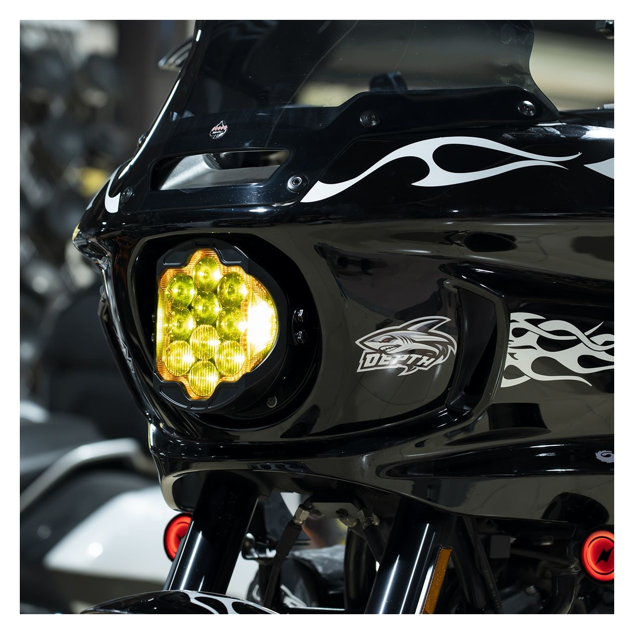 Faro delantero LED Goldtooth de 7" de alto rendimiento HogWorkz para Harley Low Rider ST 2022-2026