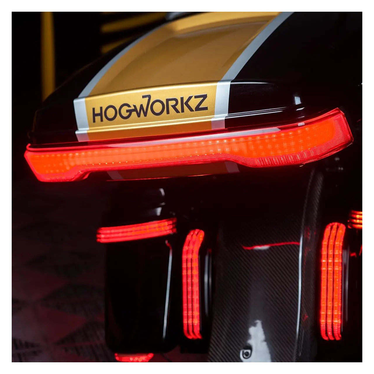 Luz LED secuencial Tour Pack Illumina de HogWorkz para Harley Touring 2014-2026