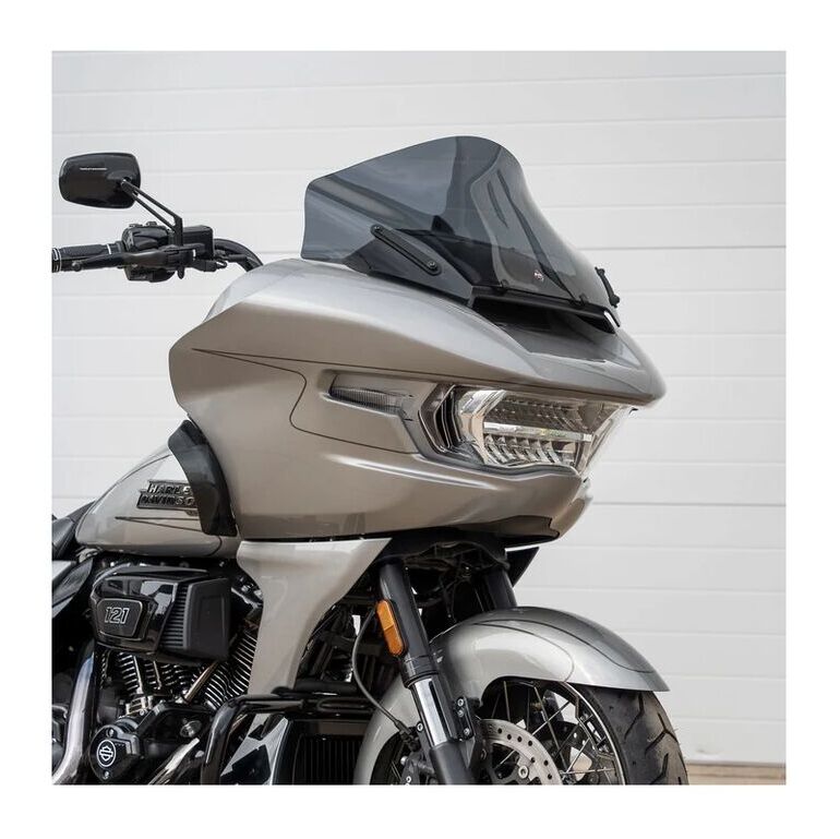 Parabrisas Klock Werks Flare para Harley Road Glide