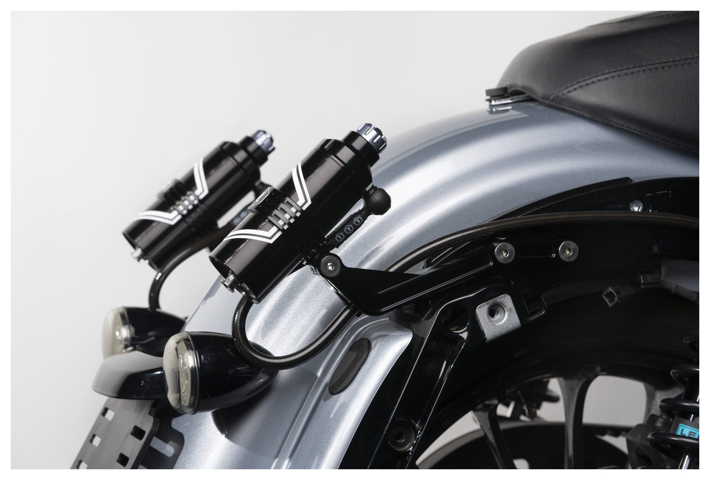 Soporte de depósito externo Legend Suspension REVO ARC para Harley