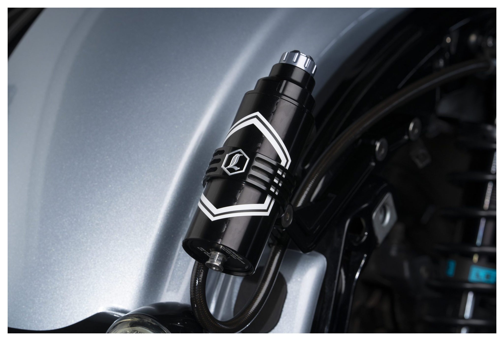 Soporte de depósito externo Legend Suspension REVO ARC para Harley