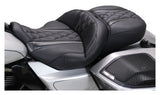 Asiento doble de una pieza Mustang Super Touring Deluxe Diamond para Harley FLHX/FLTRX 2023-2026