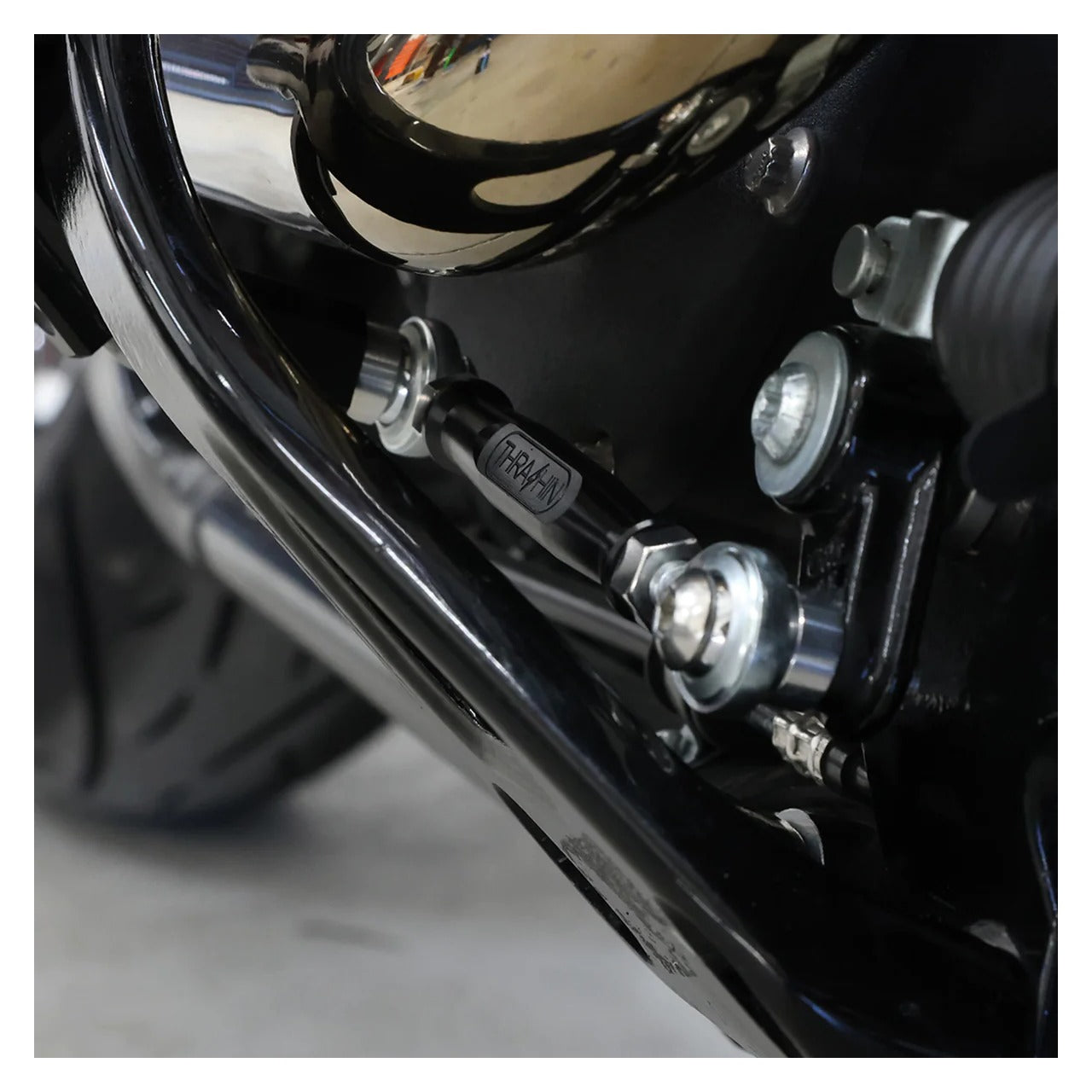 Varillaje de freno ajustable Thrashin Supply para Harley Softail 2018-2026