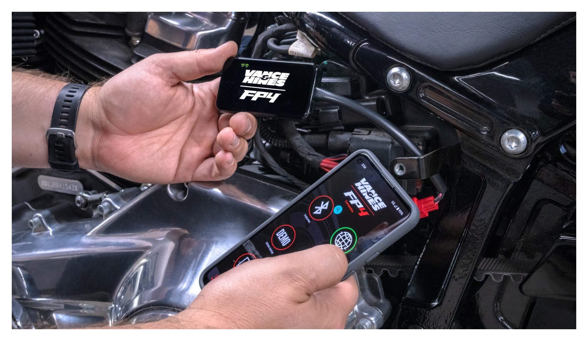 Sintonizador de ECU Vance & Hines Fuelpak FP4 para Harley Pan America 2021-2023